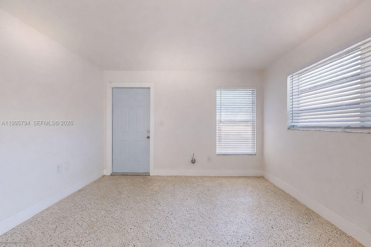 2436 NW 11th St, Unit 2436, Miami, FL 33125 Photo