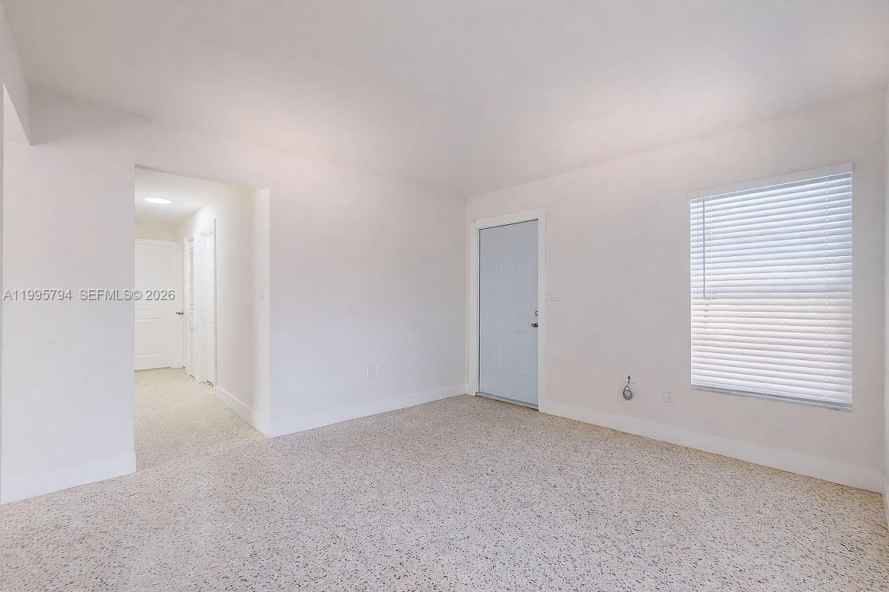 2436 NW 11th St, Unit 2436, Miami, FL 33125 Photo