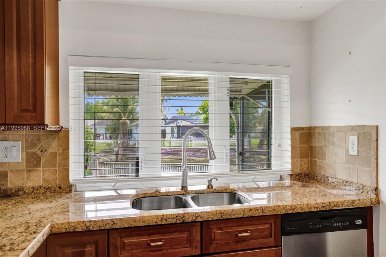 2324 NW 107th Ter , Sunrise, FL 33322 Photo