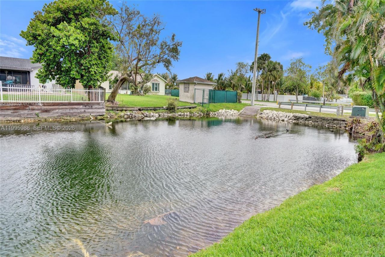 2324 NW 107th Ter , Sunrise, FL 33322 Photo