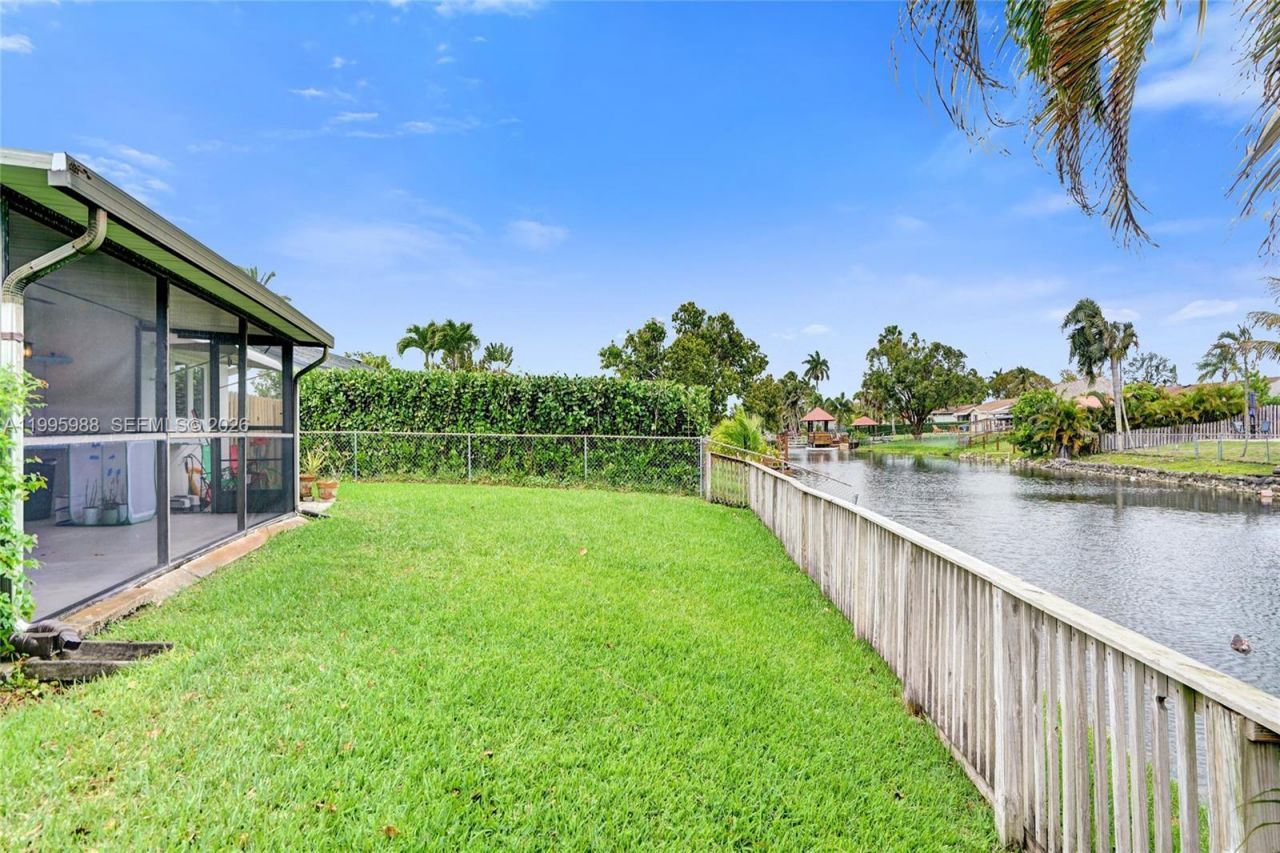 2324 NW 107th Ter , Sunrise, FL 33322 Photo