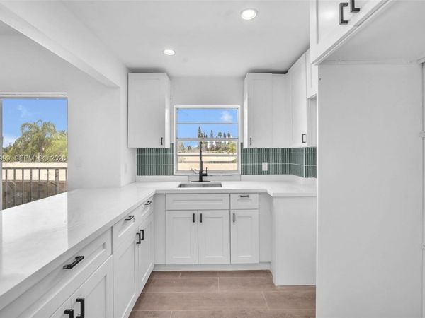 1960 Marseille Dr , Unit 304, Miami Beach, FL 33141