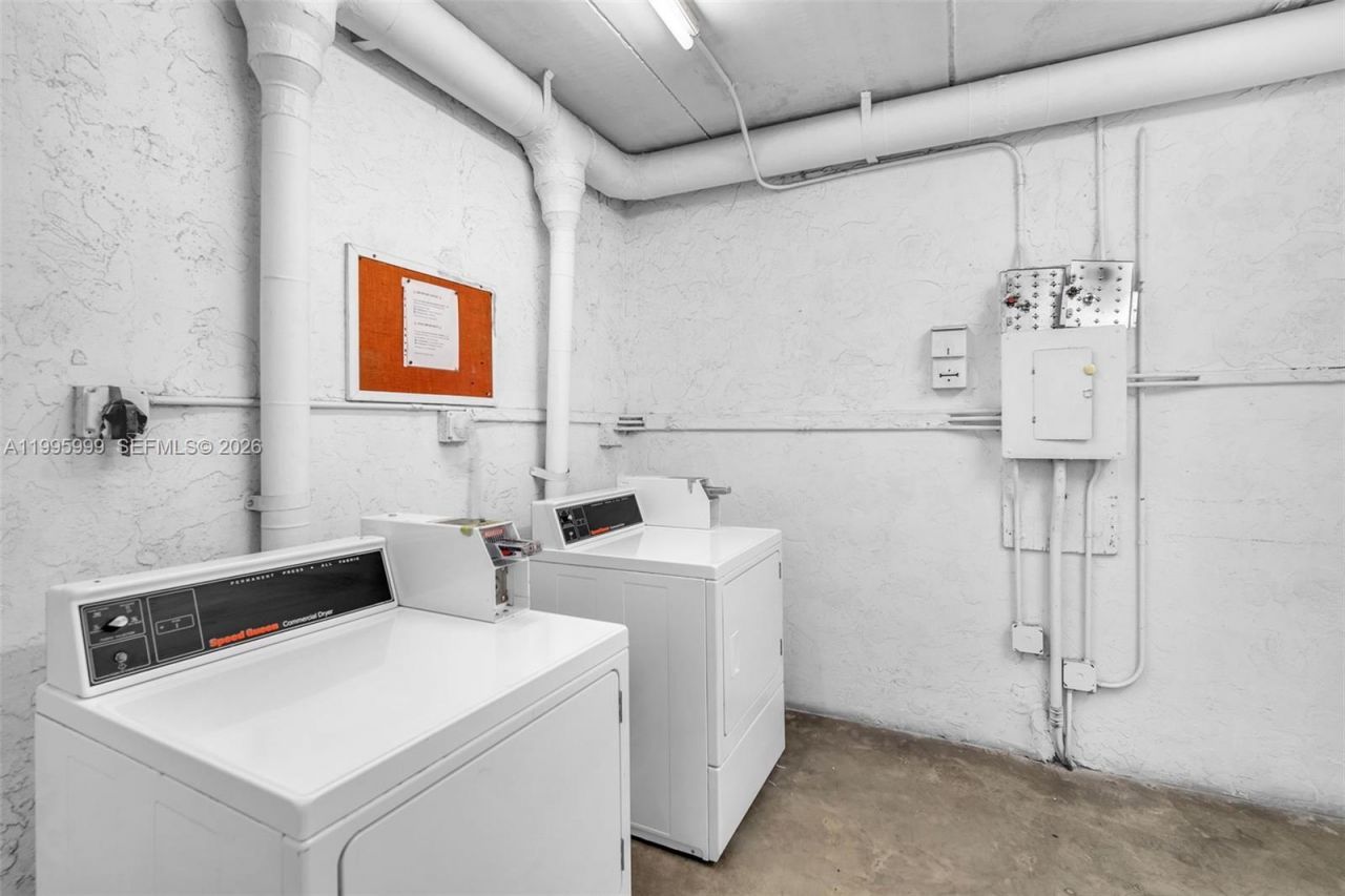 1960 Marseille Dr, Unit 304, Miami Beach, FL 33141 Photo