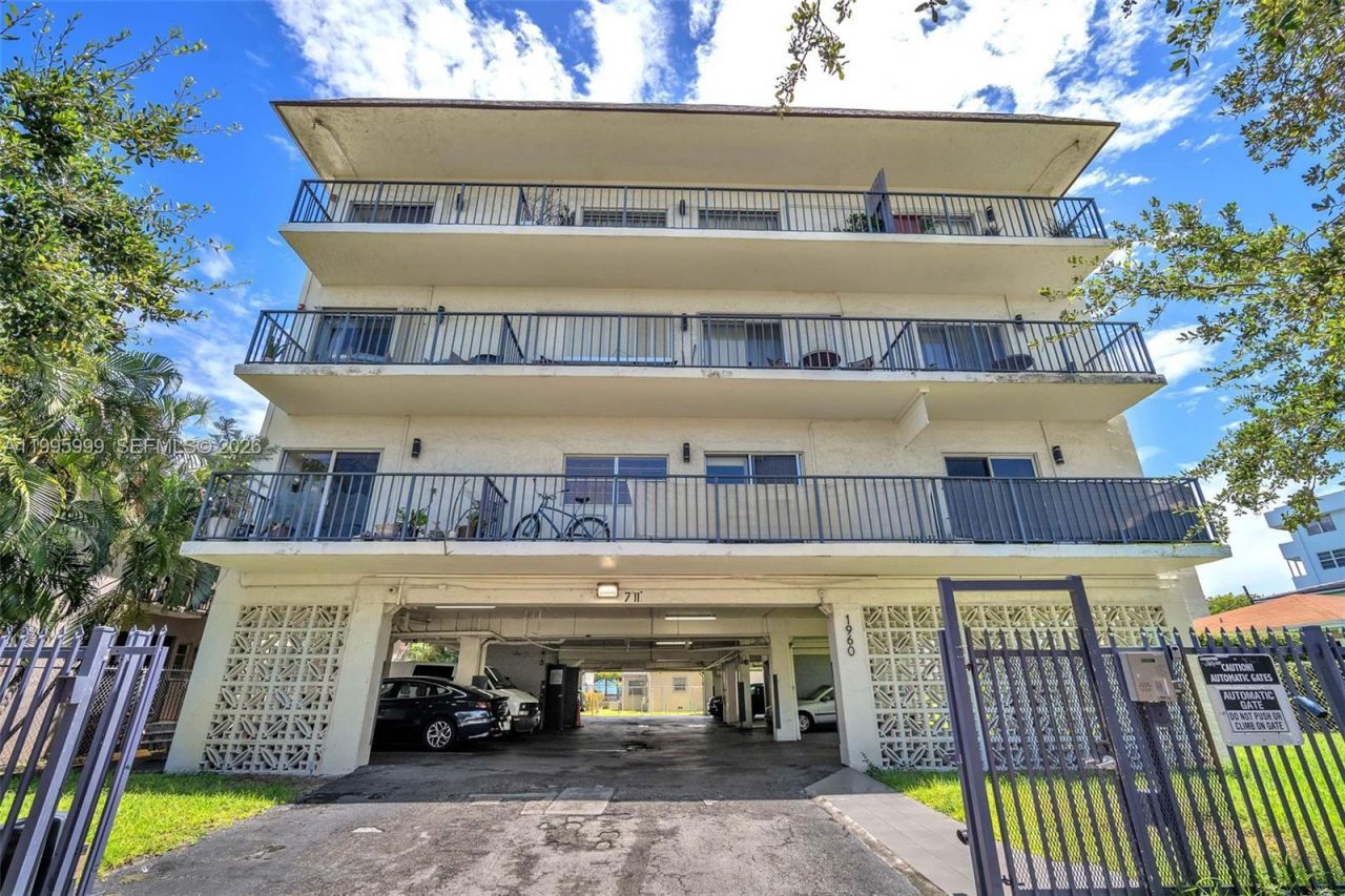 1960 Marseille Dr, Unit 304, Miami Beach, FL 33141 Photo