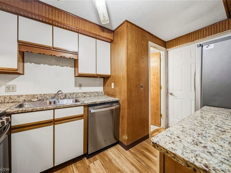 1651 Mentor Avenue, Unit 1406, Painesville, OH 44077 Photo 12