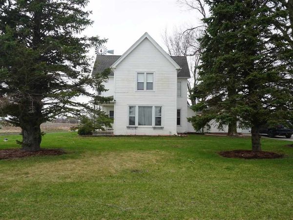 4985 640th St, Lone Tree, IA 52755