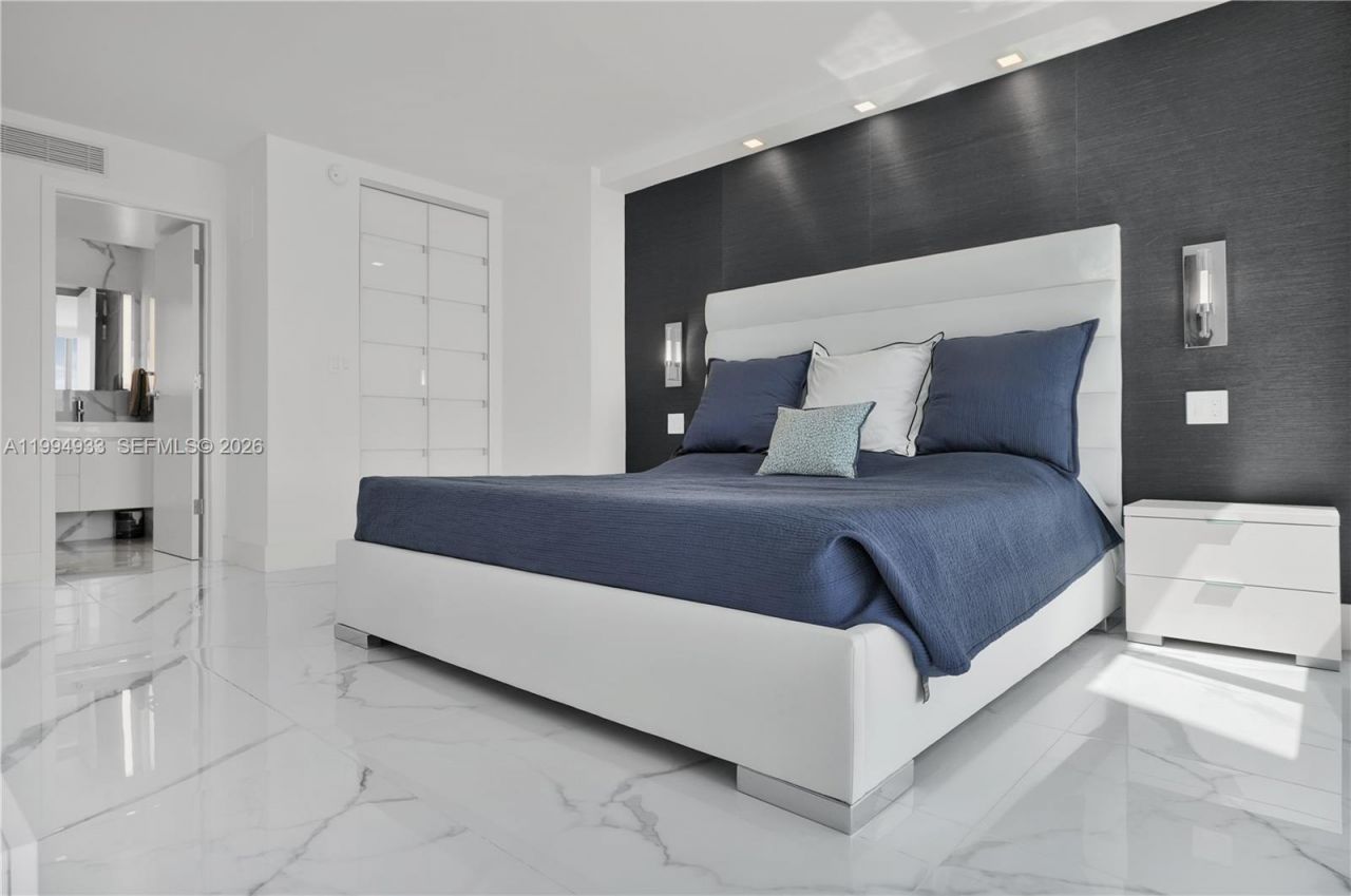 2655 Collins Ave, Unit 1911, Miami Beach, FL 33140 Photo