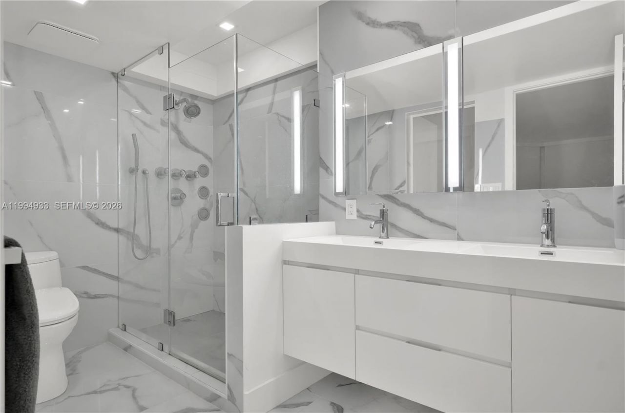 2655 Collins Ave, Unit 1911, Miami Beach, FL 33140 Photo