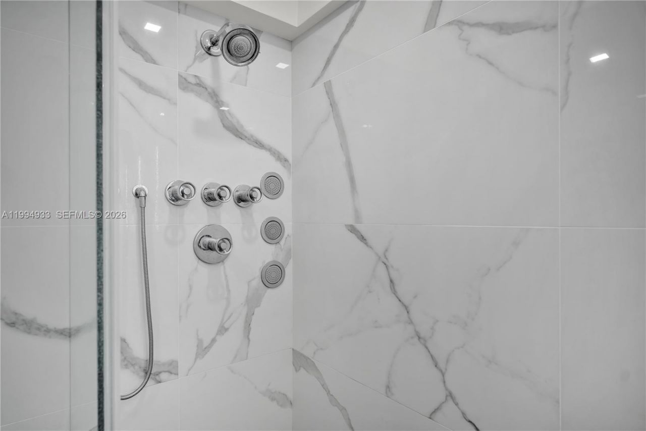 2655 Collins Ave, Unit 1911, Miami Beach, FL 33140 Photo