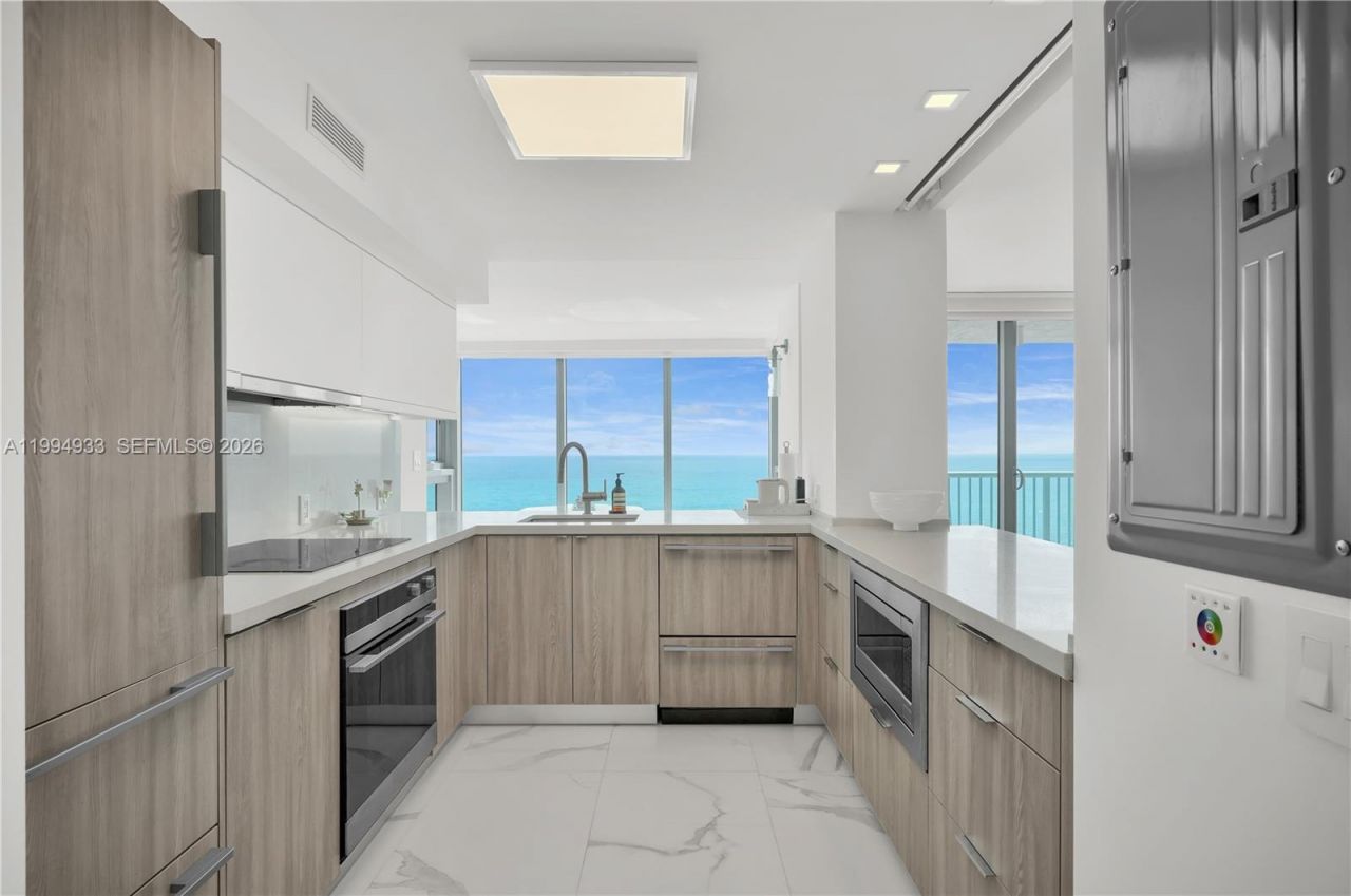 2655 Collins Ave, Unit 1911, Miami Beach, FL 33140 Photo