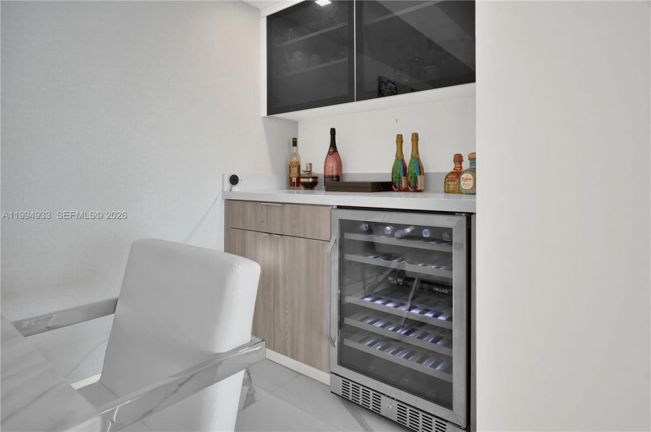 2655 Collins Ave, Unit 1911, Miami Beach, FL 33140 Photo