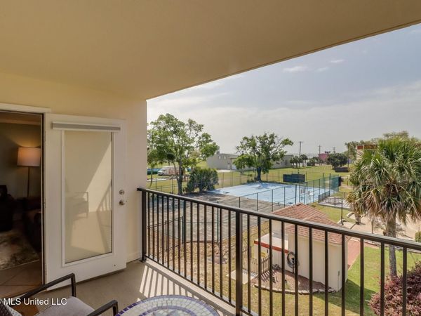 2046 Beach Boulevard, Biloxi, MS 39531