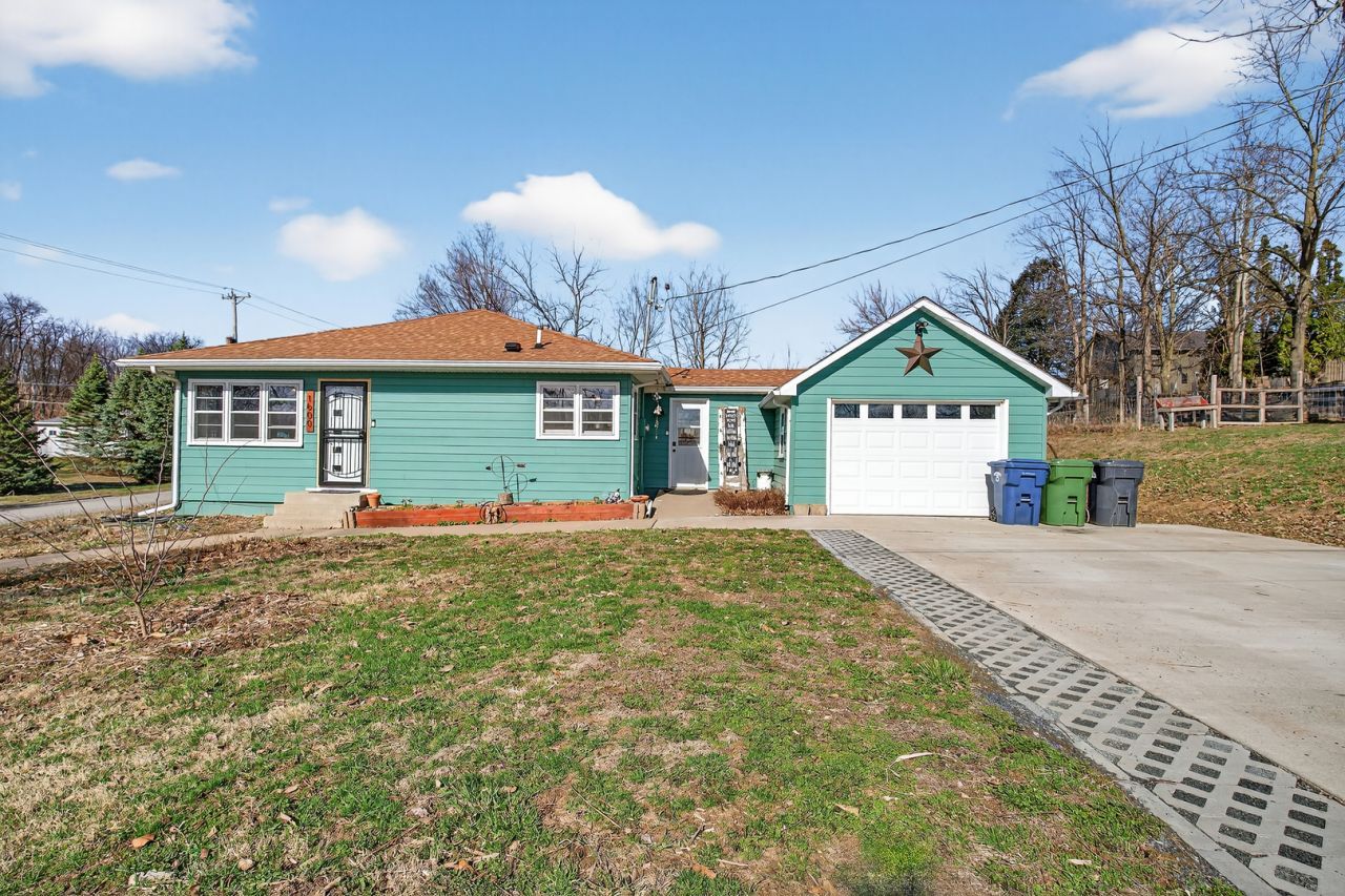 1600 N 7th Street, Clinton, IA 52372 Main Photo