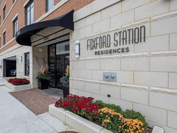 4441 Wolf Road , Unit 206, Western Springs, IL 60558