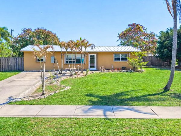 3177 SE Golden Gate Avenue, Stuart, FL 34997