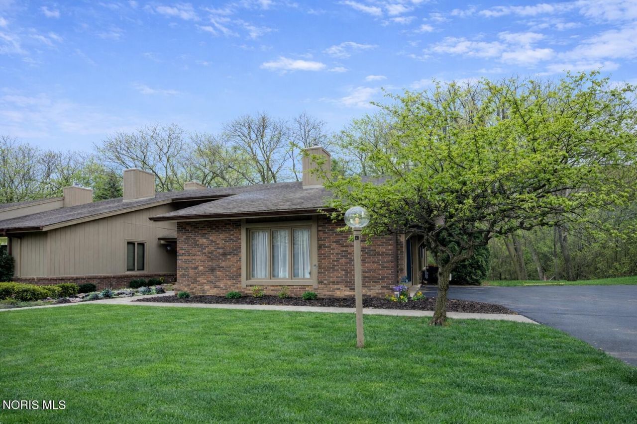 5223 Pine Grove Court, Toledo, OH 43615 Main Photo