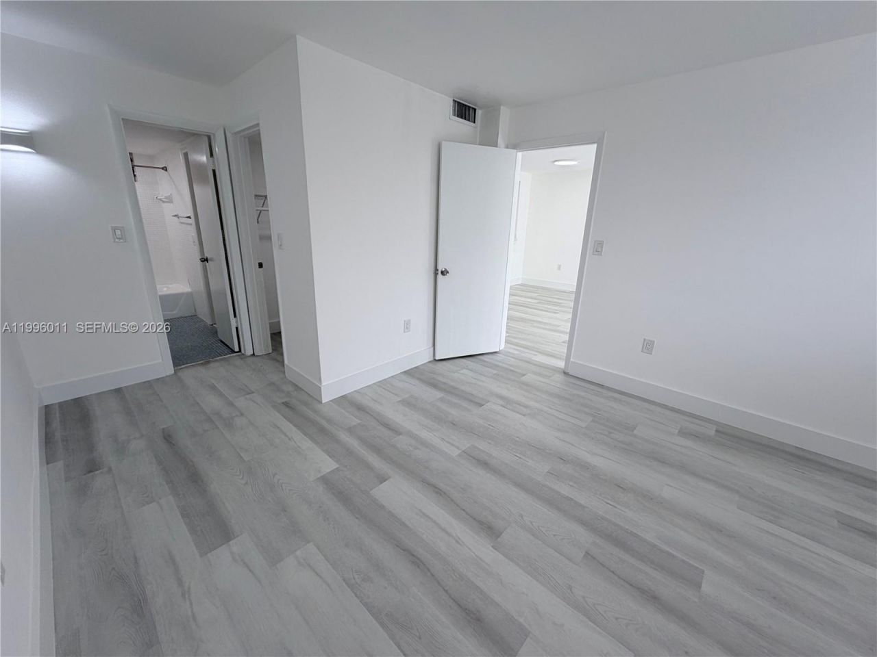 2980 Point East Dr, Unit D112, Aventura, FL 33160 Photo