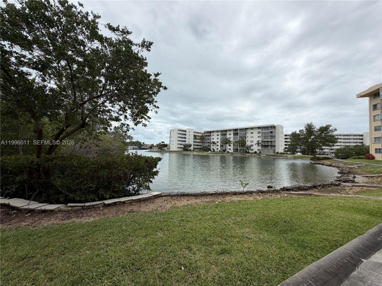 2980 Point East Dr, Unit D112, Aventura, FL 33160 Photo