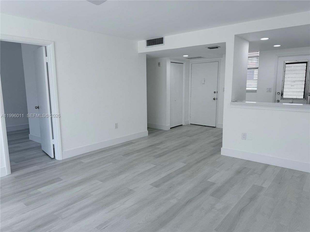 2980 Point East Dr, Unit D112, Aventura, FL 33160 Photo