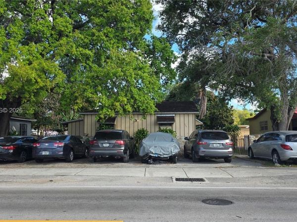 525 NE 159th St , Miami, FL 33162