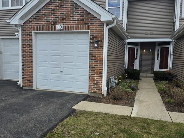 10 Waverly Court, Algonquin, IL 60102