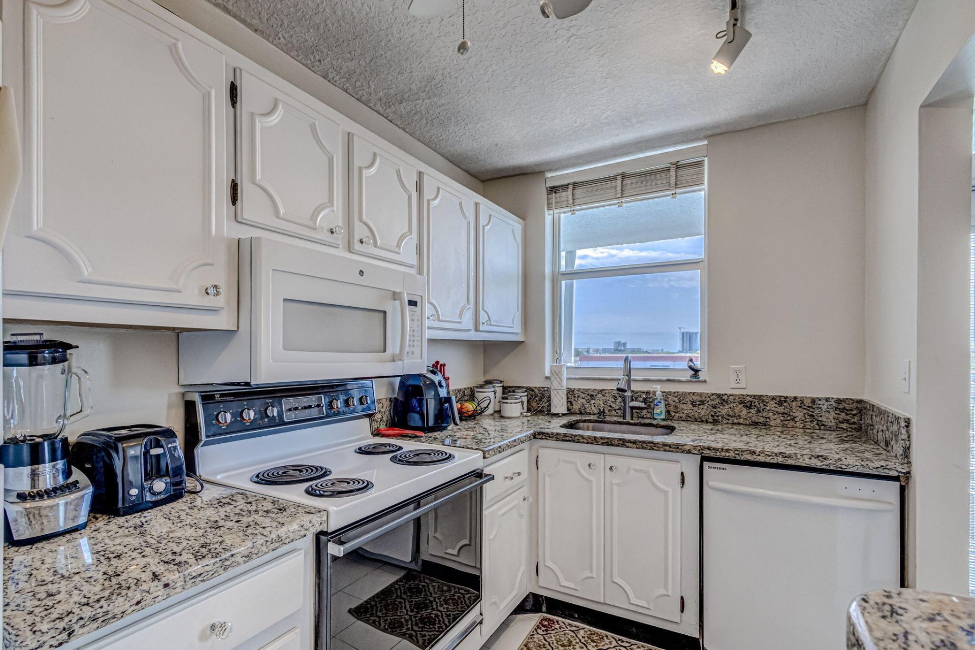 108 Paradise Harbour Boulevard, Unit 512, North Palm Beach, FL 33408 Photo