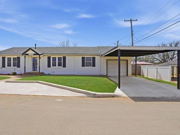 2 E Anchor Drive, Sayre, OK 73662