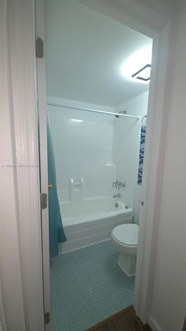 2350 NE 135th St , Unit 1402, North Miami, FL 33181 Photo