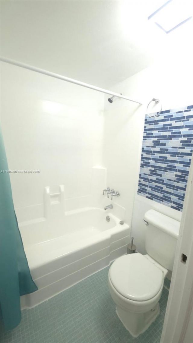 2350 NE 135th St , Unit 1402, North Miami, FL 33181 Photo