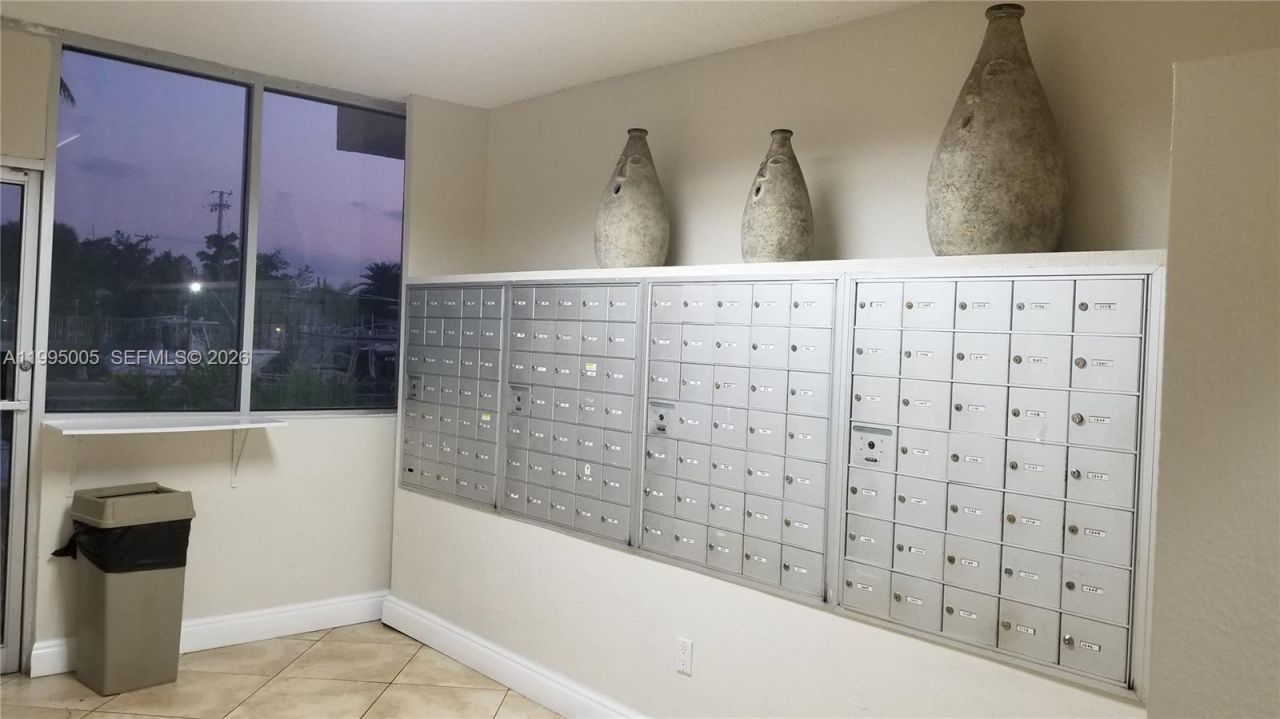 2350 NE 135th St , Unit 1402, North Miami, FL 33181 Photo