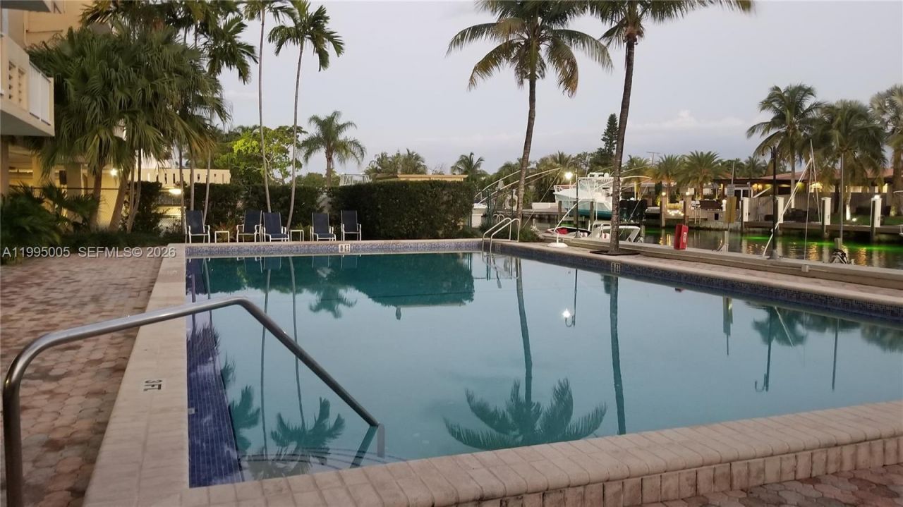 2350 NE 135th St , Unit 1402, North Miami, FL 33181 Photo