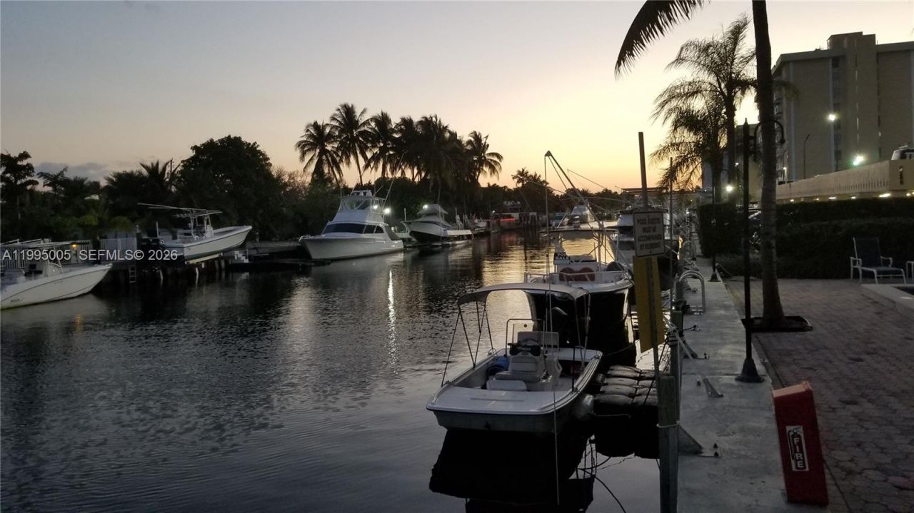 2350 NE 135th St , Unit 1402, North Miami, FL 33181 Photo