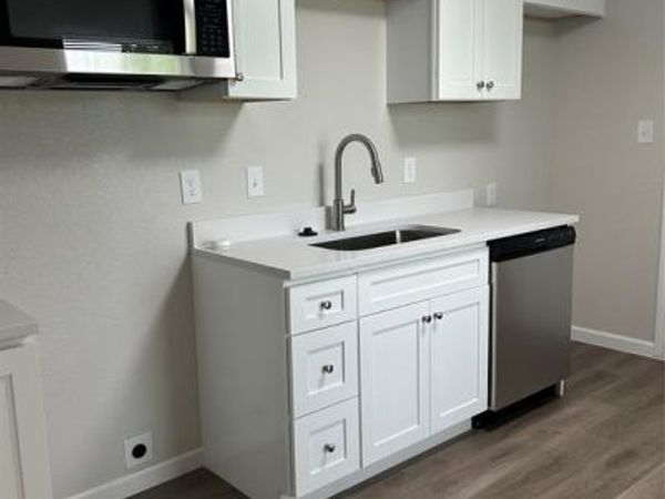 407 N Justin Avenue, Unit D, Dallas, TX 75211