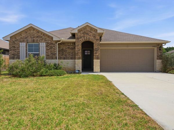 1325 Falls Grove, Seguin, TX 78155