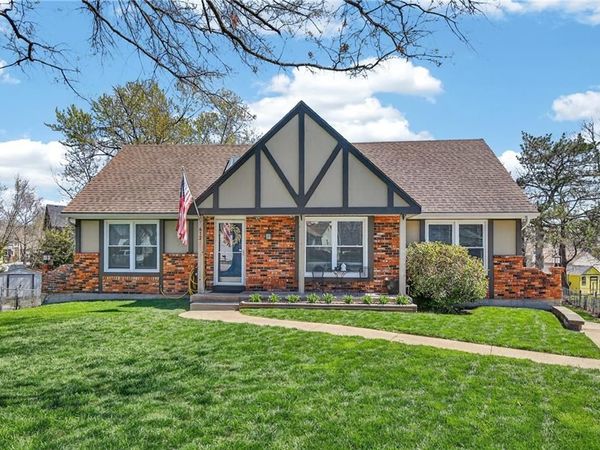 412 S NORMANDY Drive, Olathe, KS 66061