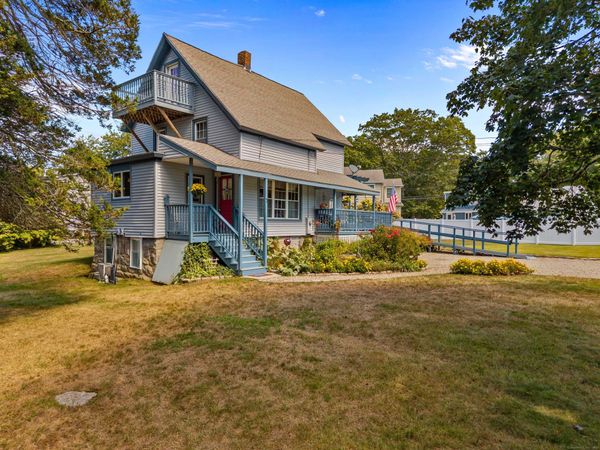 7 Nichols, Waterford, CT 06385