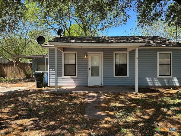 908 Pecan Street , Seguin, TX 78155
