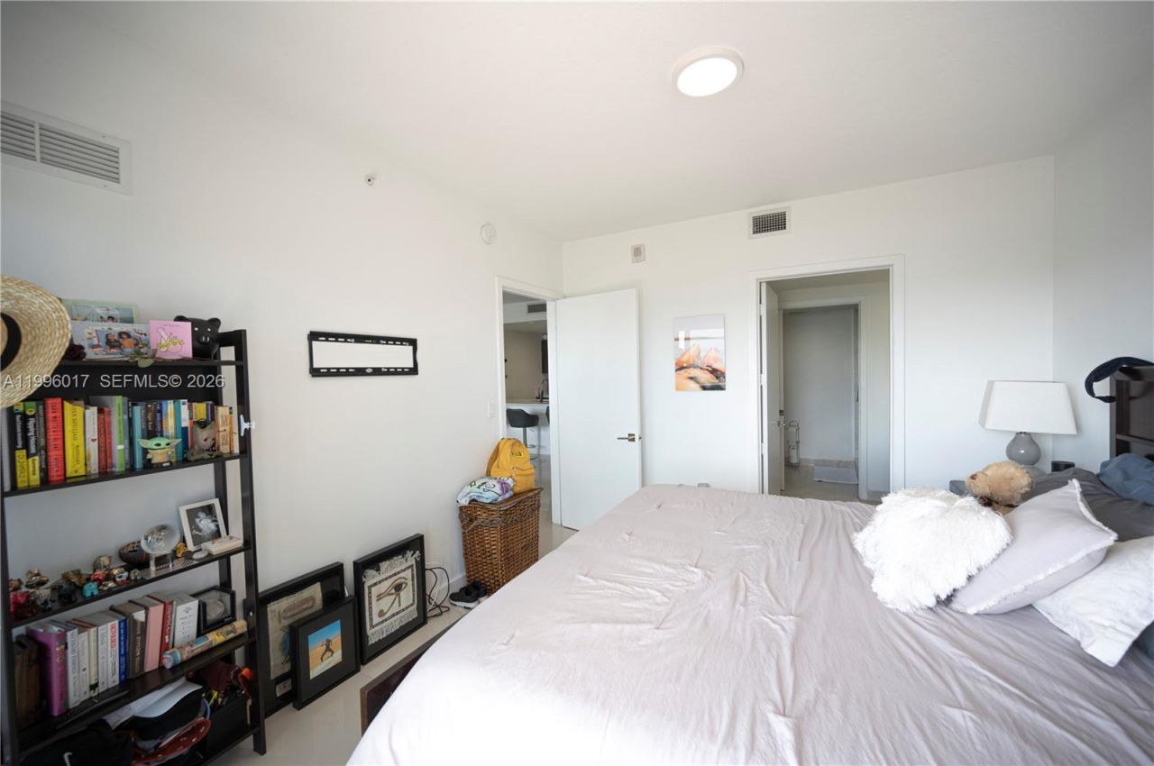 488 NE 18th St, Unit 304, Miami, FL 33132 Photo