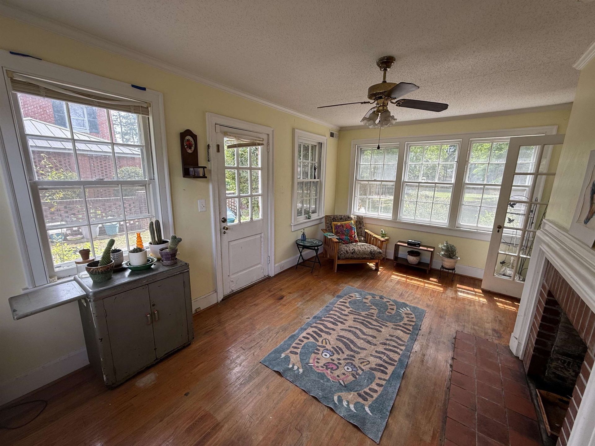 605 E Main St. Photo 11