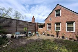 605 E Main St. photo 4