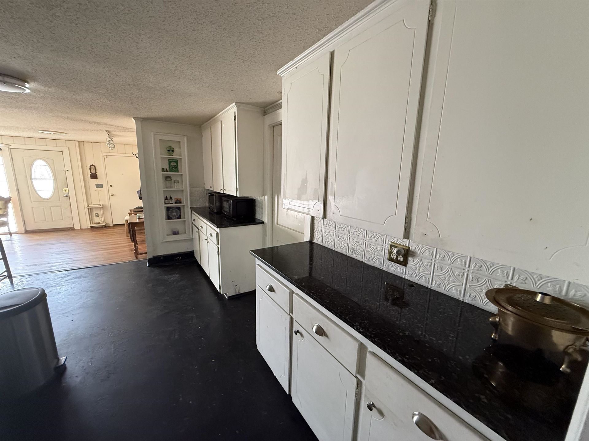 605 E Main St. Photo 21