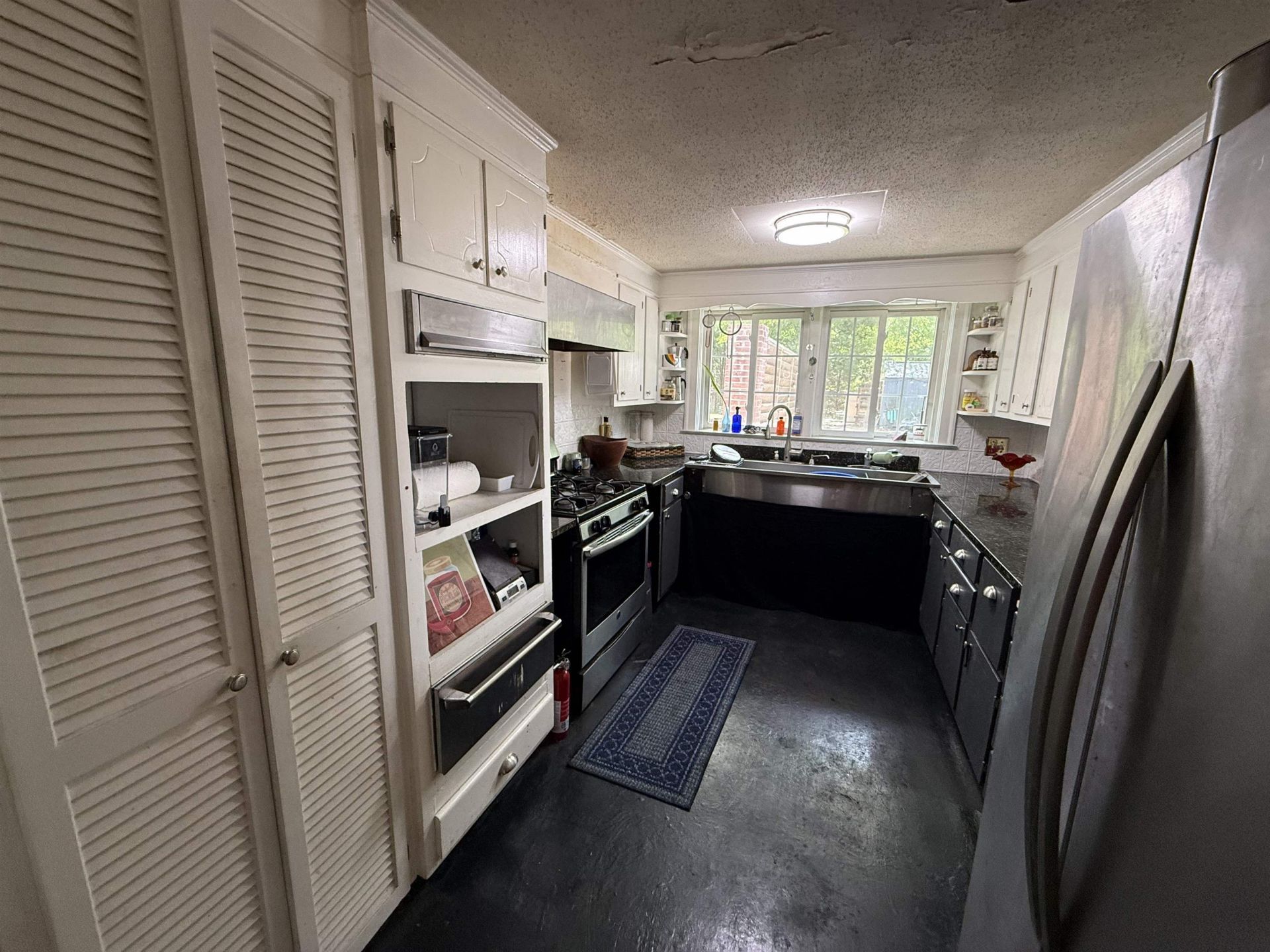 605 E Main St. Photo 22