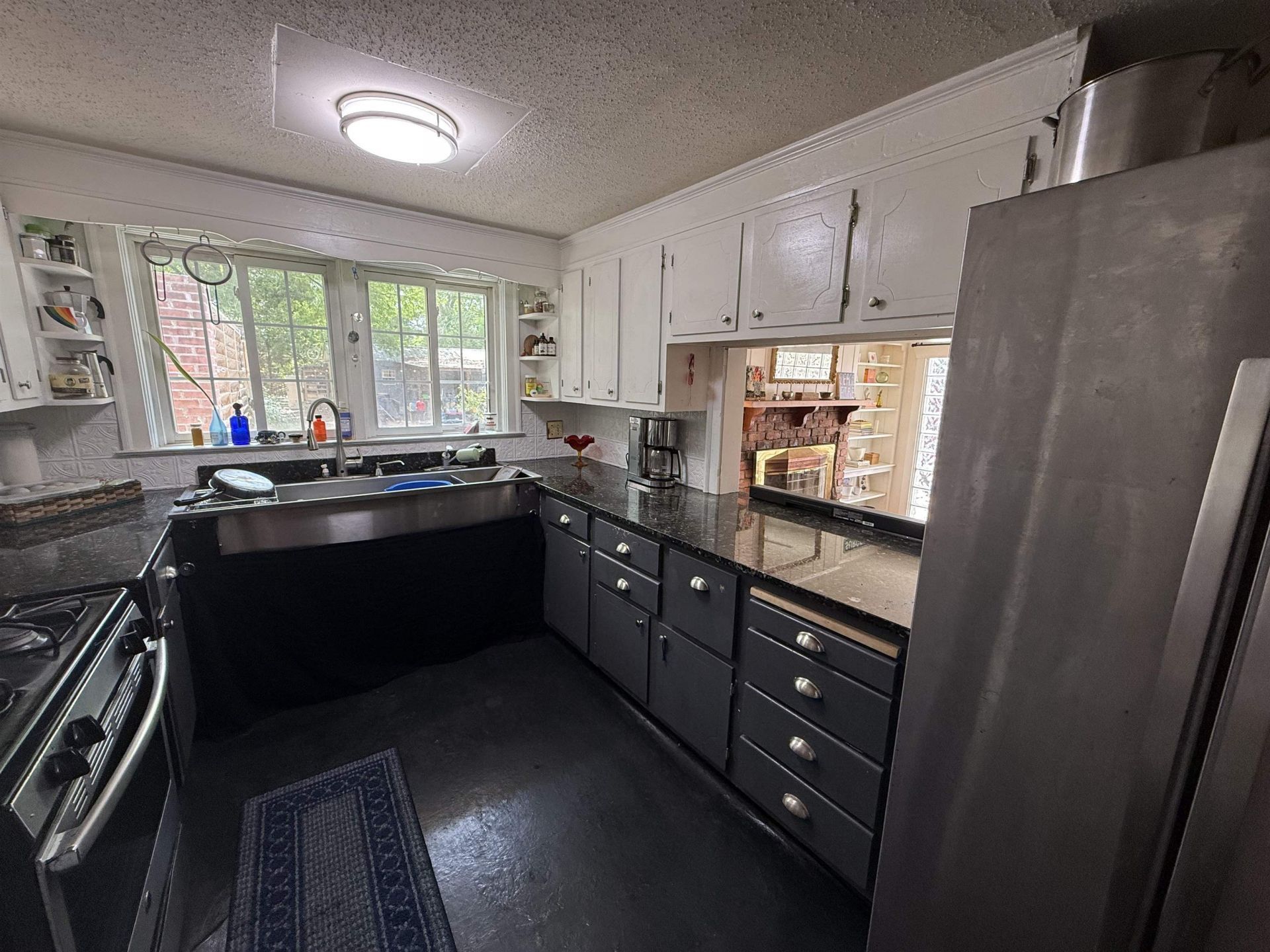 605 E Main St. Photo 24