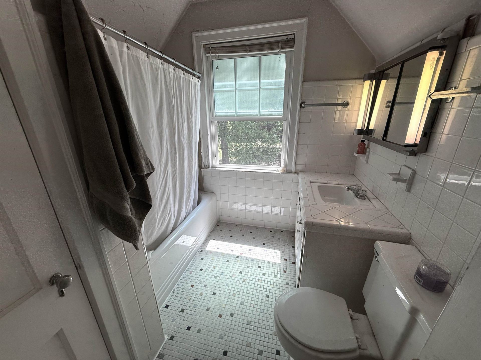 605 E Main St. Photo 28