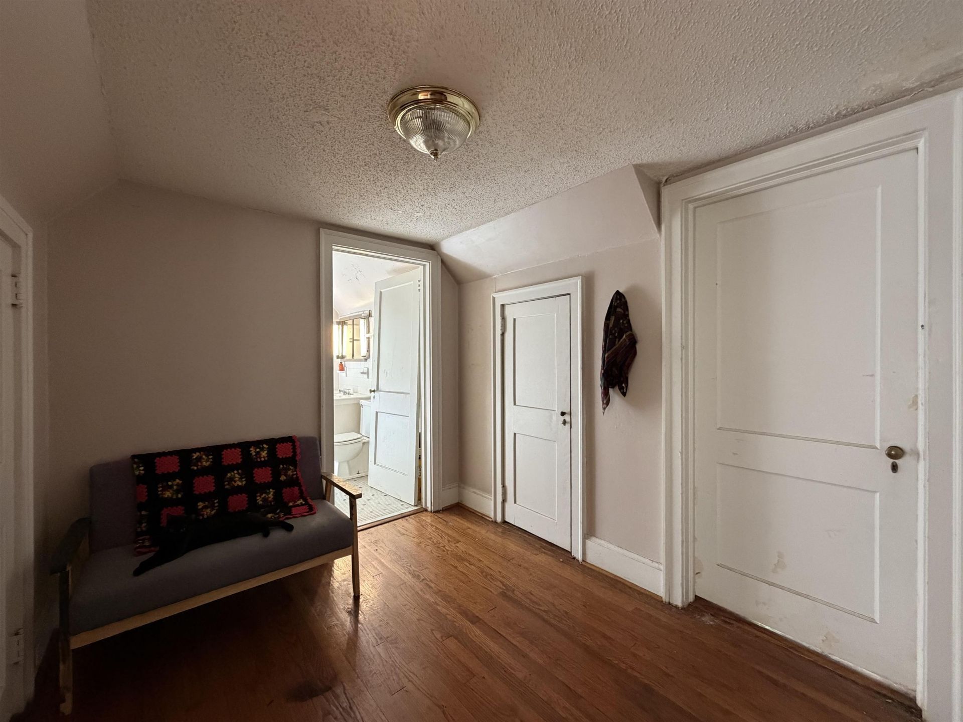 605 E Main St. Photo 6