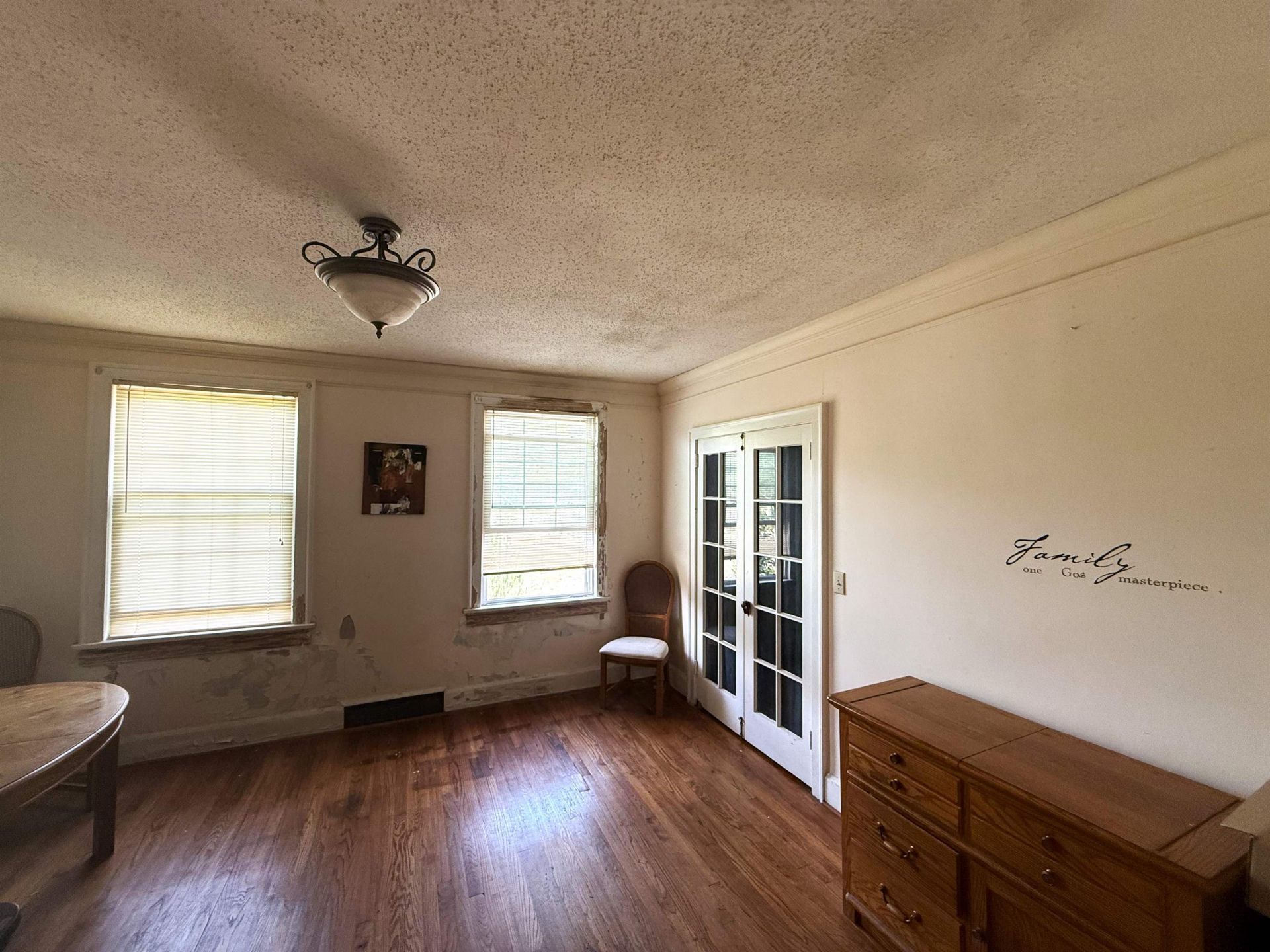 605 E Main St. Photo 8