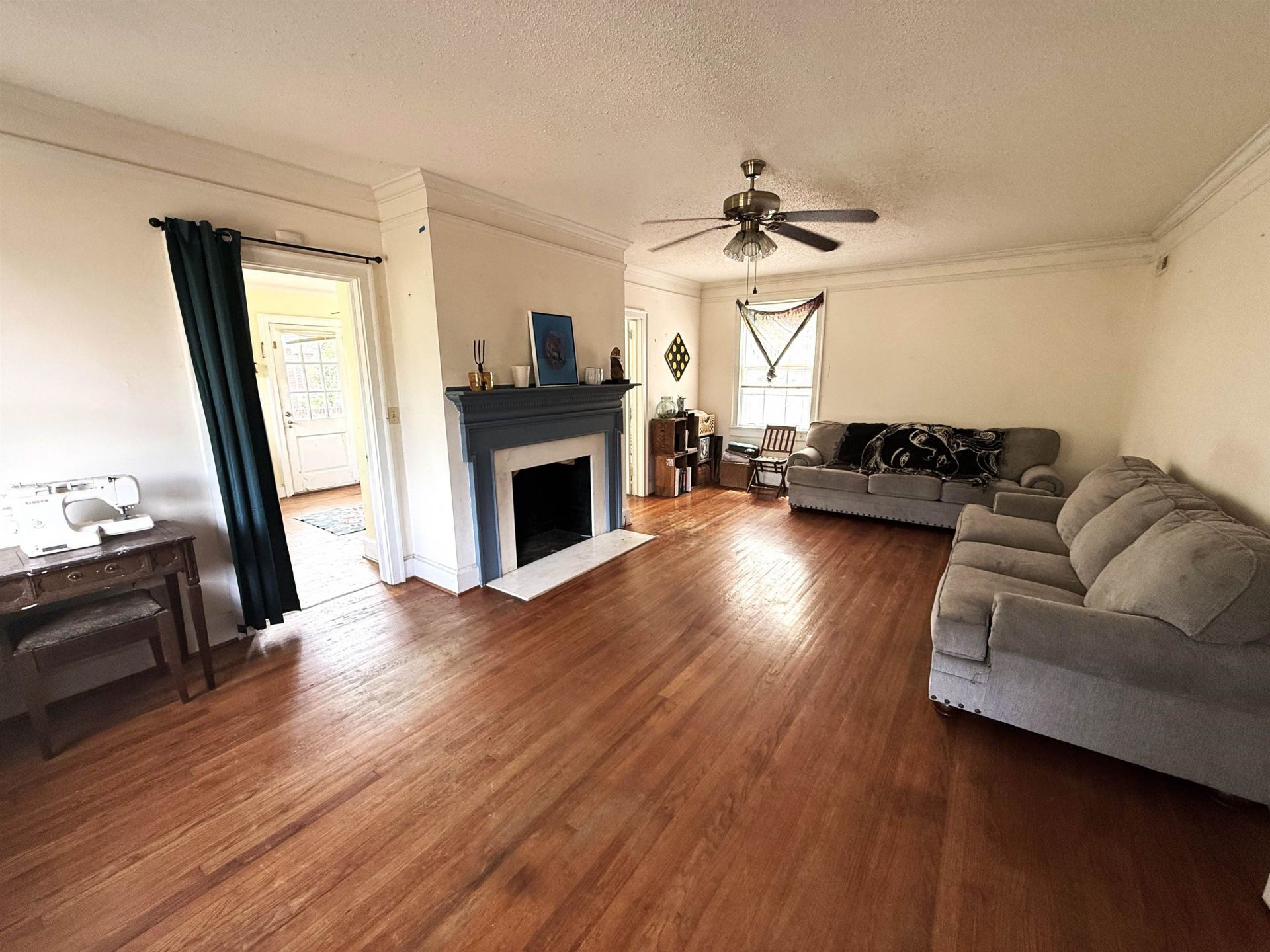 605 E Main St. Photo 9