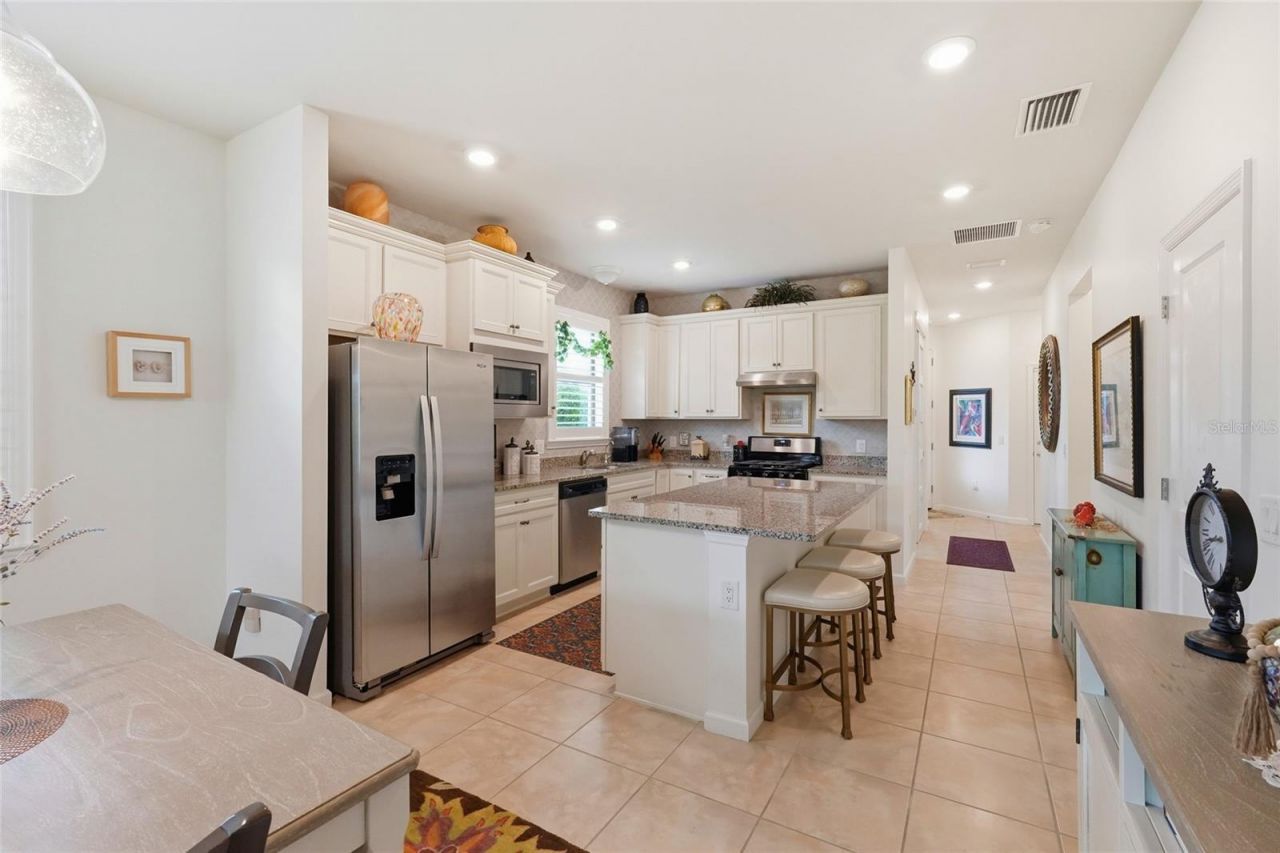 7017 Hanover Court, Bradenton, FL 34202 Photo