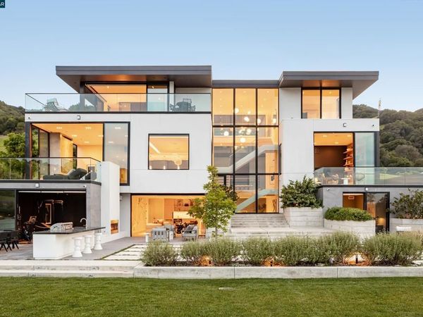 83 Dairy Creek Ln, Orinda, CA 94563