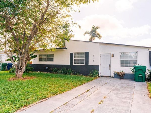 920 NW 84th St , Miami, FL 33150